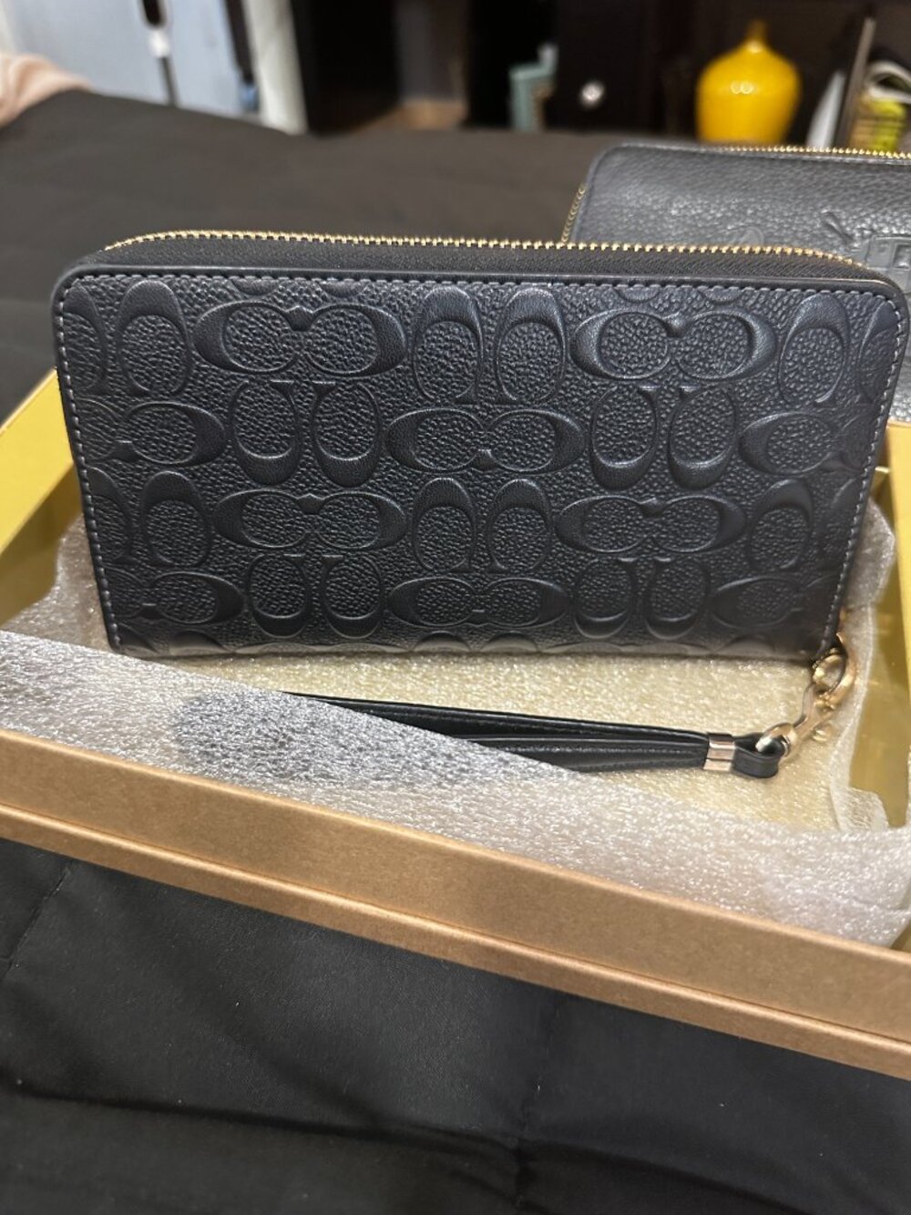 Coach Blk CF464 Long Zip Wallet/Wristlet w Strap and Charm. Like New-Barely Used - Picture 6 of 17
